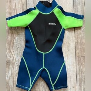 Mountain Warehouse boys shorts Wetsuit Sz 3-4 years